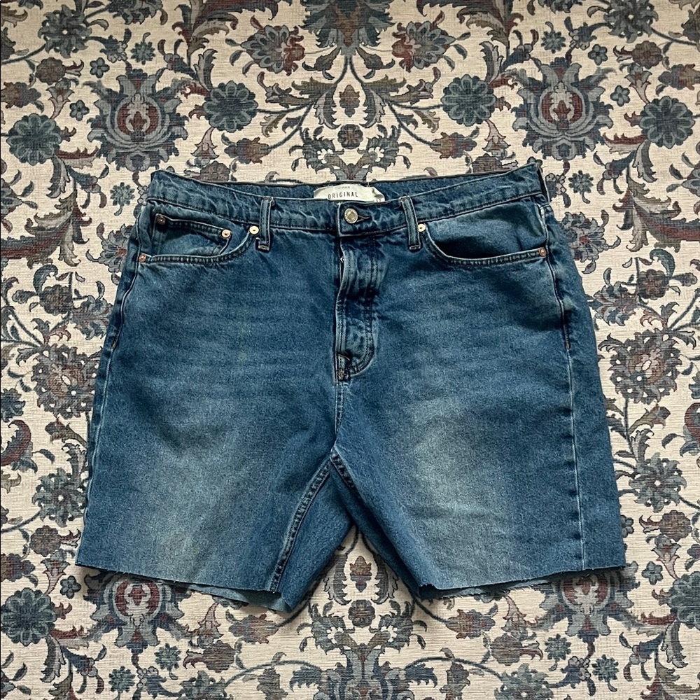 Men’s cutoff denim shorts